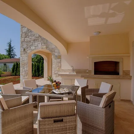 Haus In Mit Privatem Pool By Interhome Hébergement de vacances *