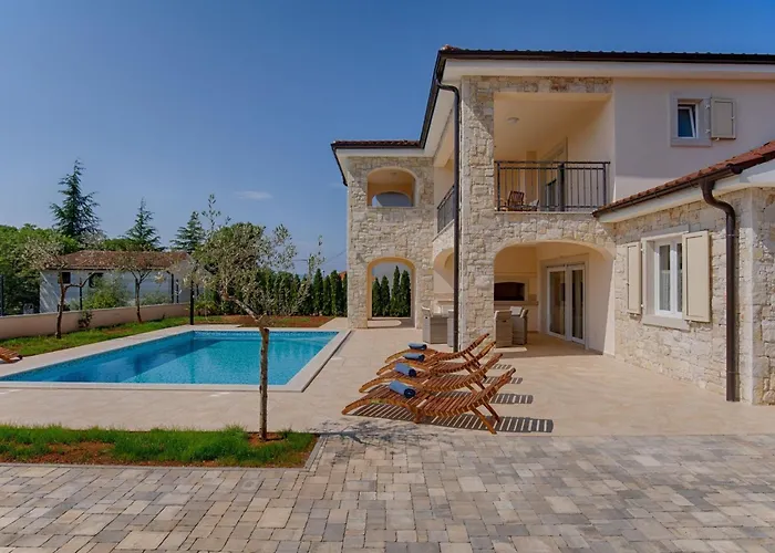 Haus In Mit Privatem Pool By Interhome