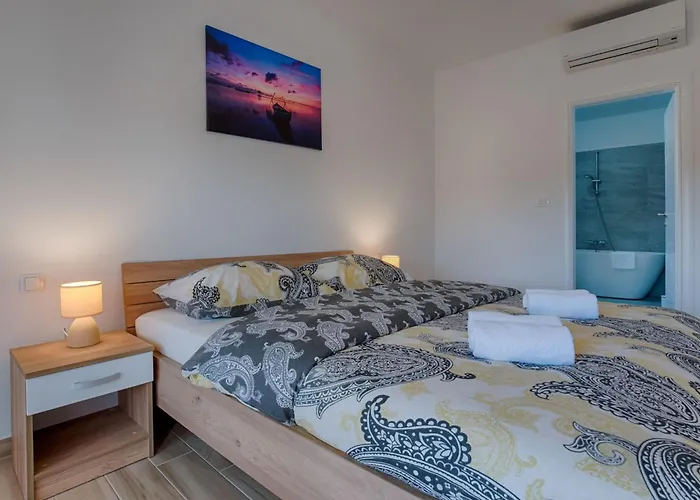 Haus In Mit Privatem Pool By Interhome Holiday home Pinezici (Krk)