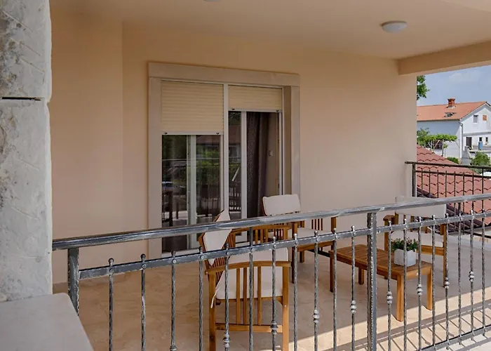 Haus In Mit Privatem Pool By Interhome * Pinezici (Krk)