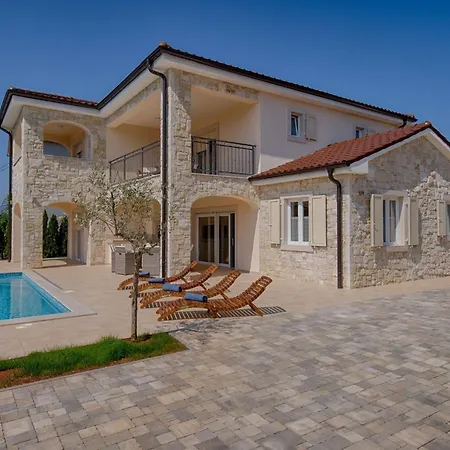 Дом отдыха Haus In Mit Privatem Pool By Interhome Пинезичи