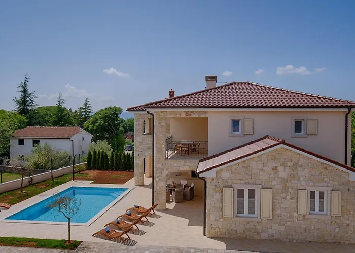 Haus In Mit Privatem Pool By Interhome