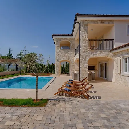Haus In Mit Privatem Pool By Interhome